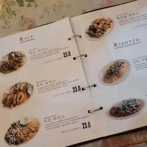 아웃오브오피스 리뷰 사진