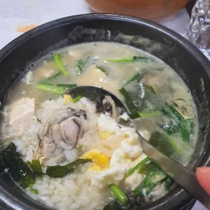 굴국밥보쌈 사진
