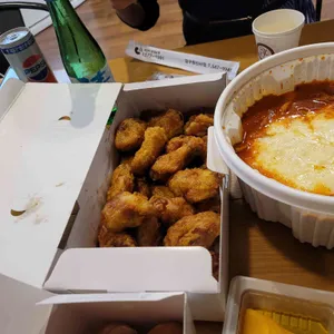 교촌치킨 사진