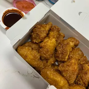 교촌치킨 사진