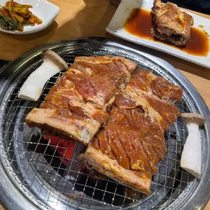 왕고집 참숯구이 사진