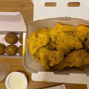 비에이치씨치킨 사진