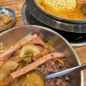 엉클부대찌개 사진