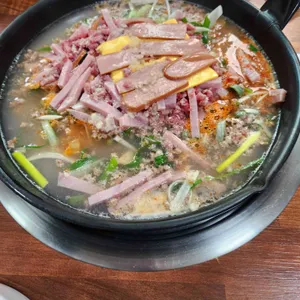 최네집 사진