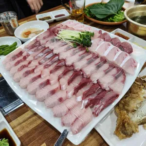 탐나종합어시장 사진