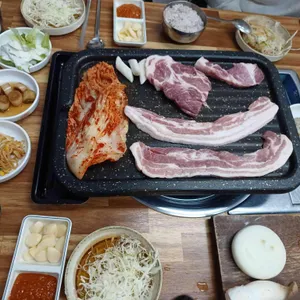 신 서산 생고기 김치삼겹살 전문점 사진
