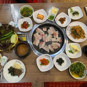 윤씨네보리밥쌈밥 사진