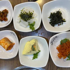 윤씨네보리밥쌈밥 사진