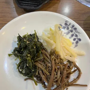 윤씨네보리밥쌈밥 사진