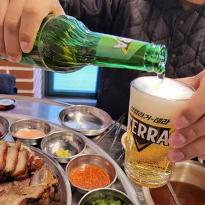 완미족발 사진