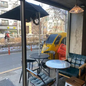 오피셜 커피 대표 사진