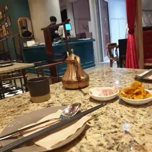 차알 브라운 리뷰 사진