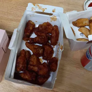 교촌치킨 사진