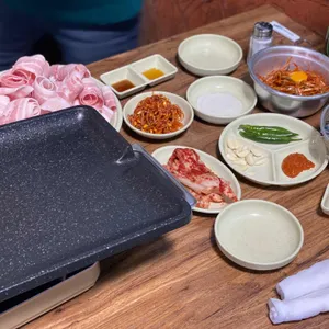 꽃돼지대패삼겹살 사진