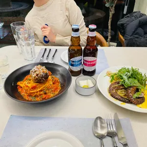 이스트로 사진