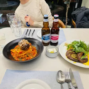 이스트로 사진