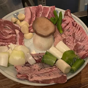 육돼 사진