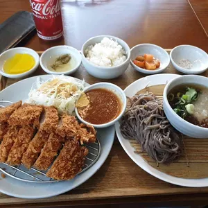 아끼야 사진