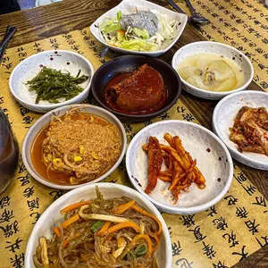 맷돌순두부돌솥밥 리뷰 사진