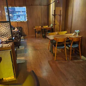 비하인드 리뷰 사진