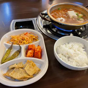 장독대 김치찌개 사진