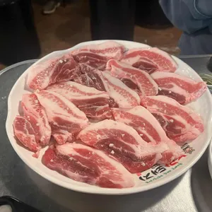 놀란돼지 사진