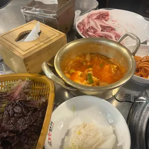 놀란돼지 사진