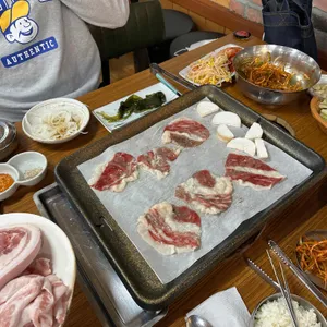 보물촌꺼먹돼지 사진