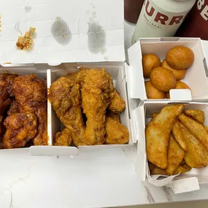 교촌치킨 사진