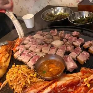 동두천솥뚜껑삼겹살 사진