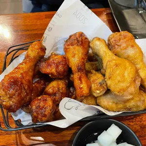 교촌치킨 사진