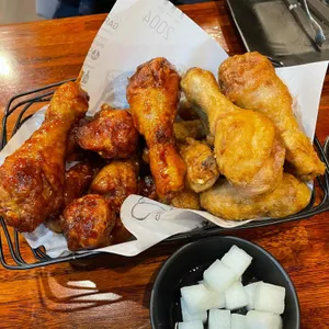 교촌치킨 사진