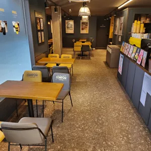 컴포즈커피 리뷰 사진