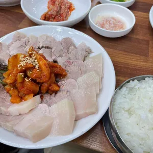 한돈굴보쌈 사진
