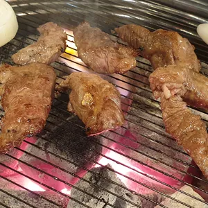 참숯 불타는생고기 사진