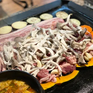 자주오리돌판구이 사진