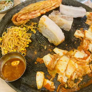 동두천솥뚜껑삼겹살 사진