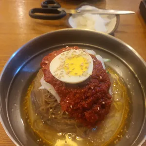 육쌈냉면 사진