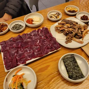 유쾌한뭉티기 사진