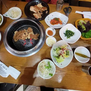 왕릉일가 사진