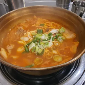 양푼이 김치찌개 사진