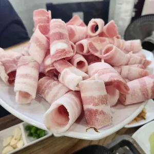 웃으면돼지 사진