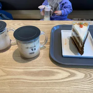 기차가 있는 풍경 사진