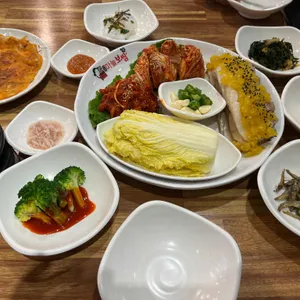 돈통마늘보쌈 사진