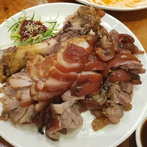 철없는족발 사진