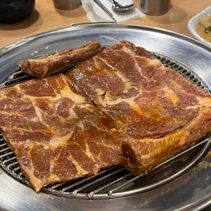 흥부골숯불돼지왕갈비 사진