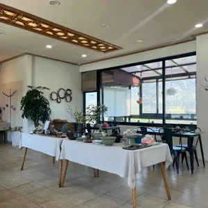 오찬회동 리뷰 사진