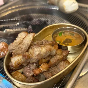 고기를 품다 사진
