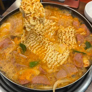 반카부대찌개 사진