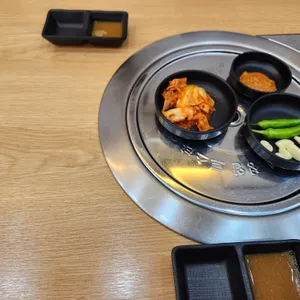 육더미샤브앤국밥 사진 2